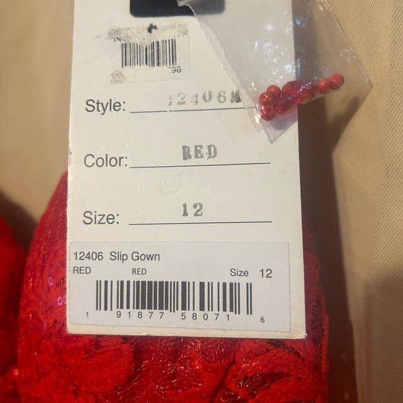 Mac Duggal EMBROIDERED ILLUSION BODICE SLEEVELESS TRUMPET GOWN - Picture 7 of 7